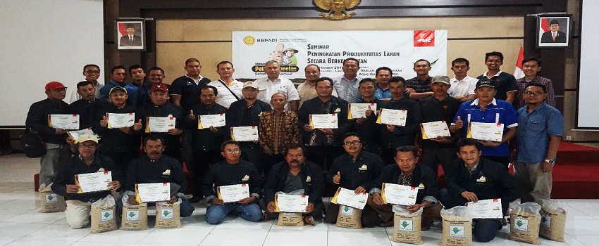 FMC Kukuhkan Komunitas Petani Jempolan