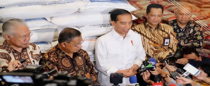 Blusukan ke Gudang Bulog, Jokowi: Stok Beras Aman