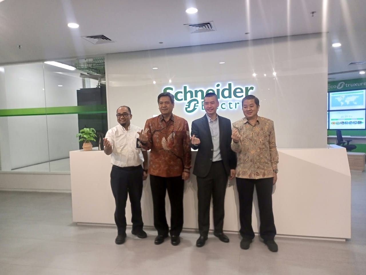 Dukung Digitalisasi Industri Mamin, Schneider Electric dan GAPMMI Teken MOU