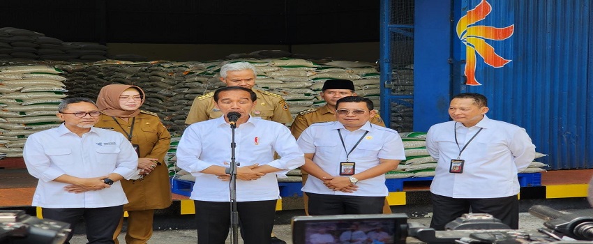 Presiden Joko Widodo Salurkan Bantuan Pangan