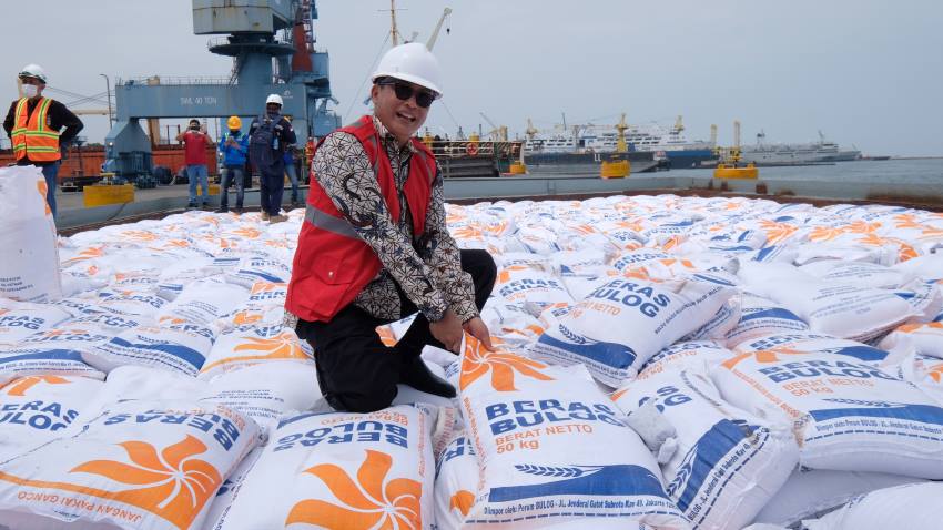 BULOG Perbanyak Destinasi Pelabuhan Penerima Beras Impor