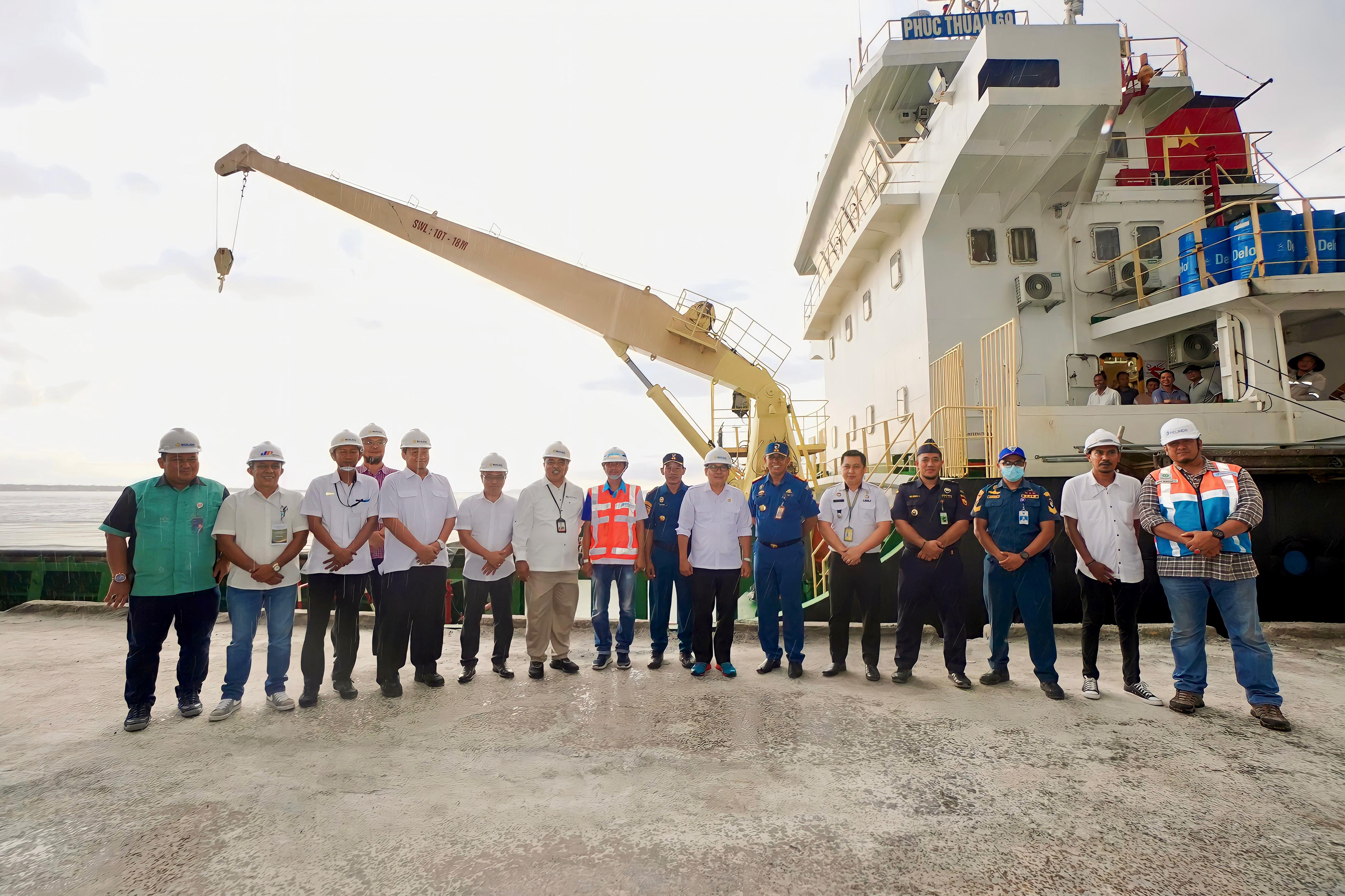 Amankan Stok Beras Jelang Nataru, CBP 4.700 Ton Tiba di Pelabuhan Kupang