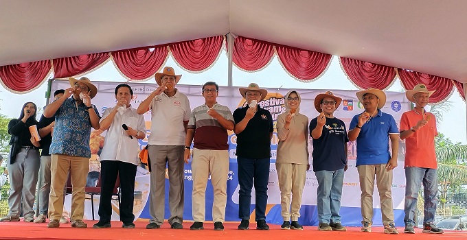 Cegah Stunting Melalui Kampanye Makan Daging Ayam dan Telur