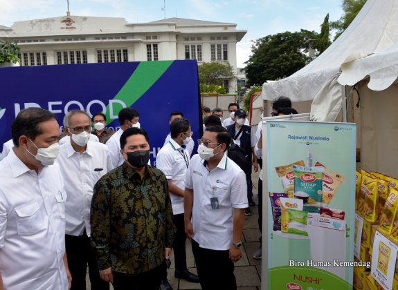 Pemerintah Kucurkan 1,2 M Liter Minyak Goreng Untuk Cairkan Migor Rp14 Ribu/liter