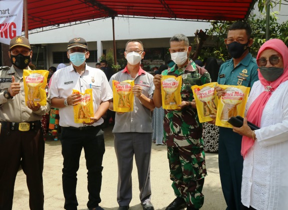 Sinar Mas Belawan Sediakan Bazar 6.600 Kemasan Minyak Goreng Terjangkau