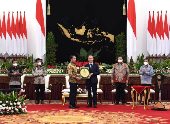 Jokowi Terima Penghargaan IRRI, Ini Harapan Petani Milenial