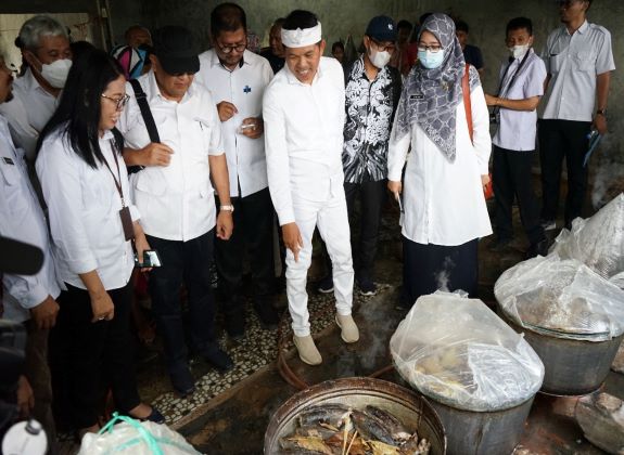 Dorong Pemindang Ikan di Karawang Bisa Ekspor