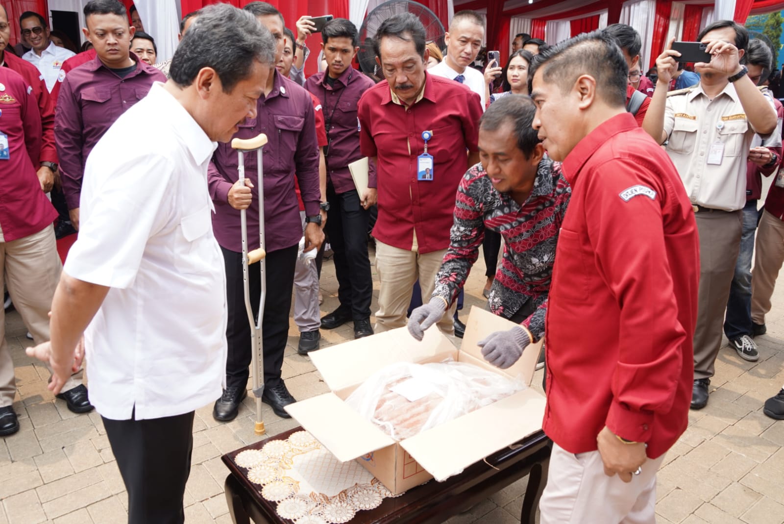 Menteri Trenggono Lepas 243 Ton Produk Perikanan ke Tiongkok