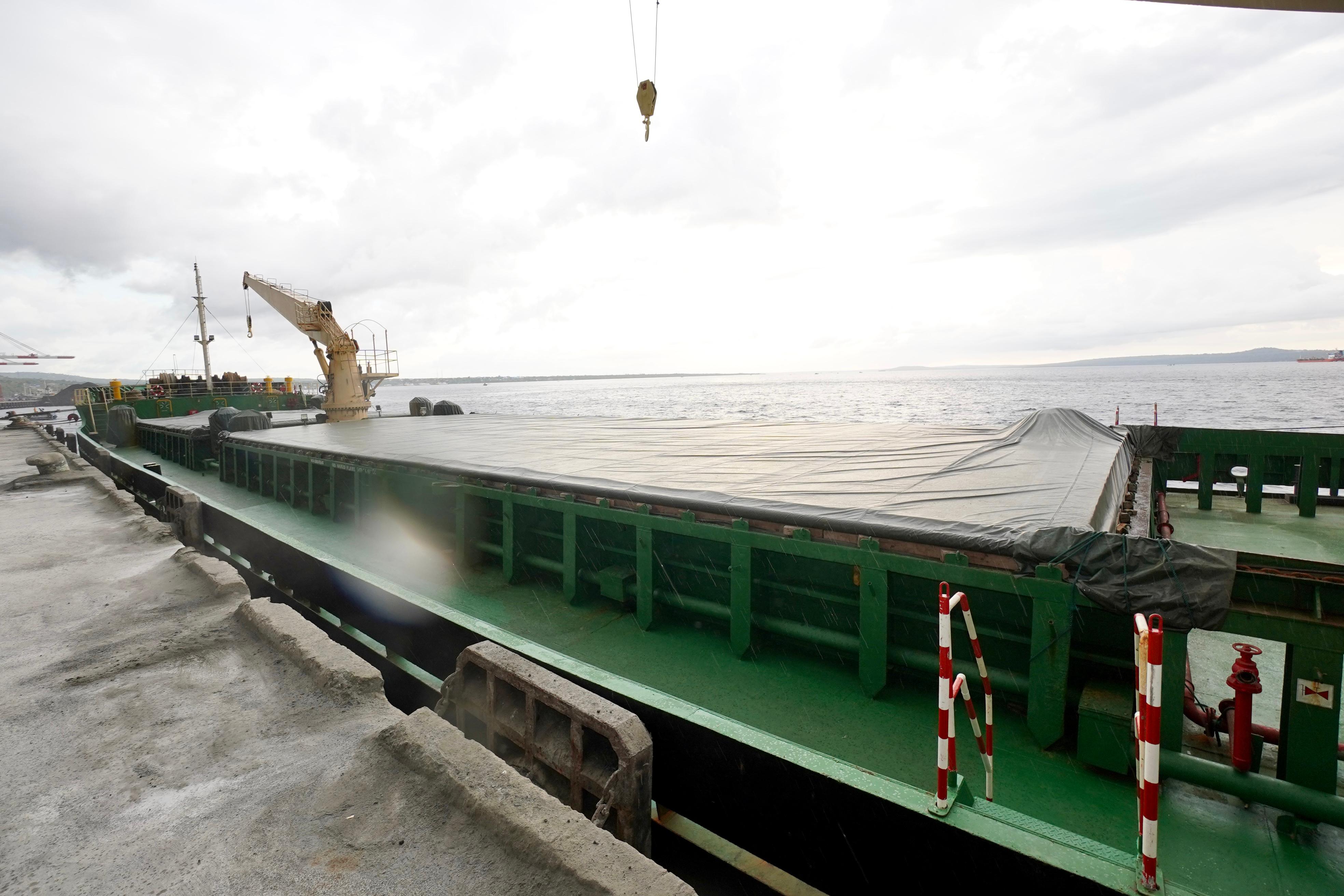 Amankan Stok Beras Jelang Nataru, CBP 4.700 Ton Tiba di Pelabuhan Kupang