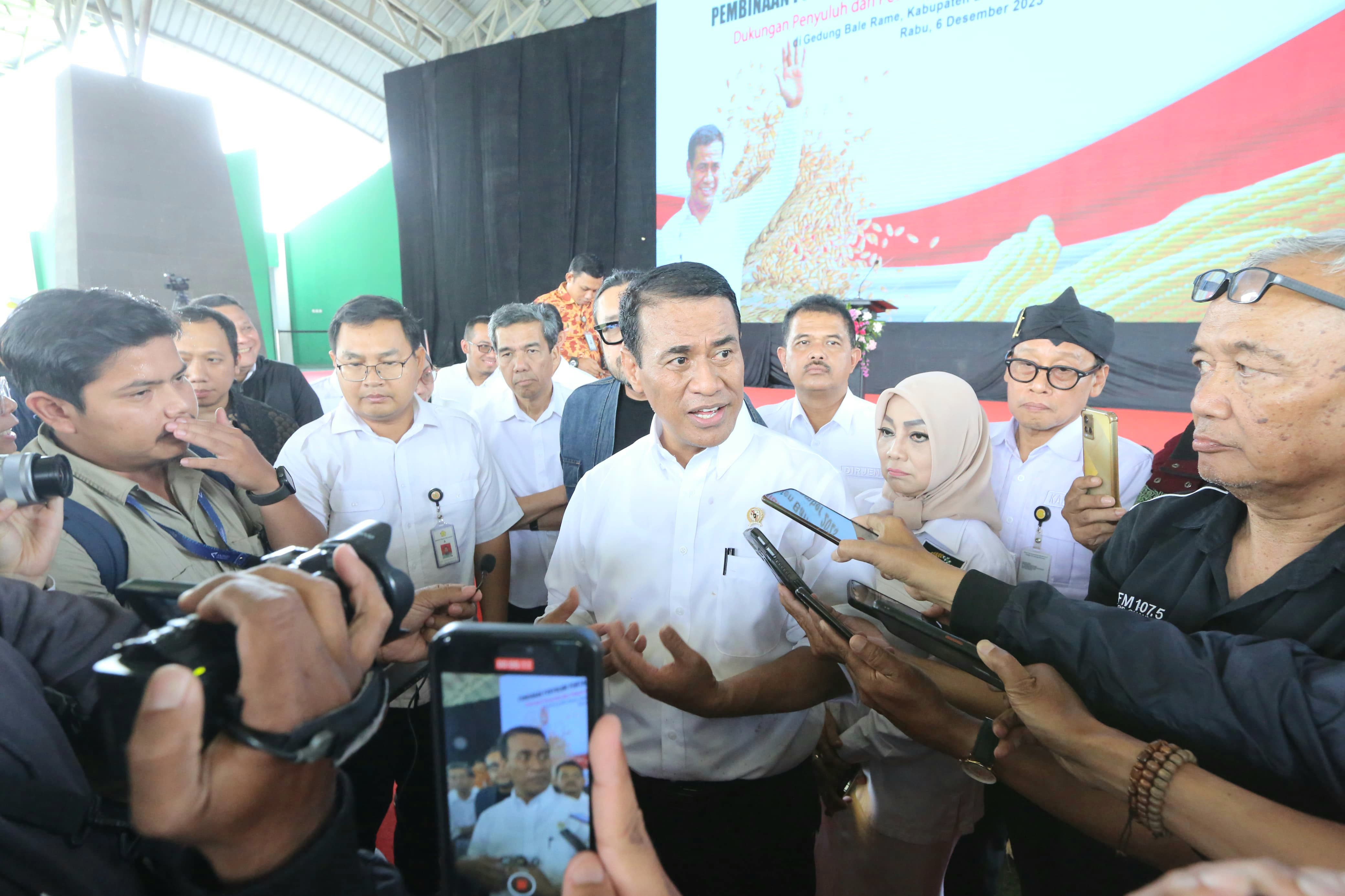 Ingin Petani Nyaman di Musim Tanam, Mentan Amran Gercep Revisi Peraturan Pupuk Bersubsidi