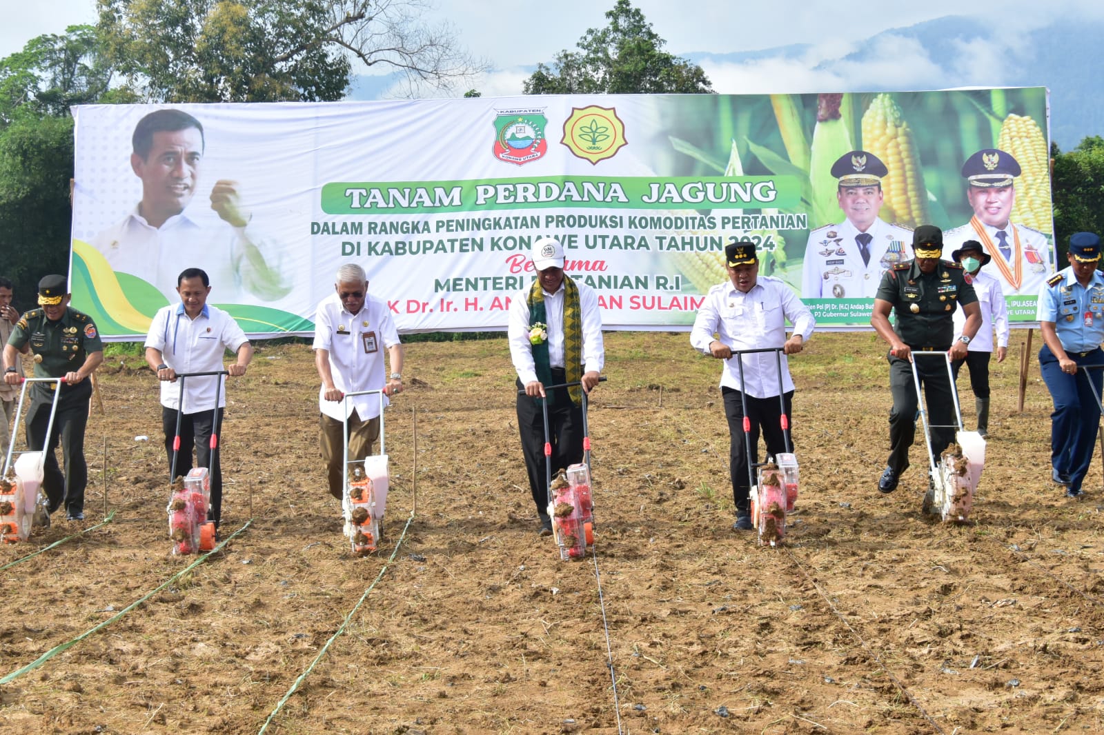 Tegaskan Pupuk Cukup, Mentan Ajak Tanam Jagung Di Konawe Utara