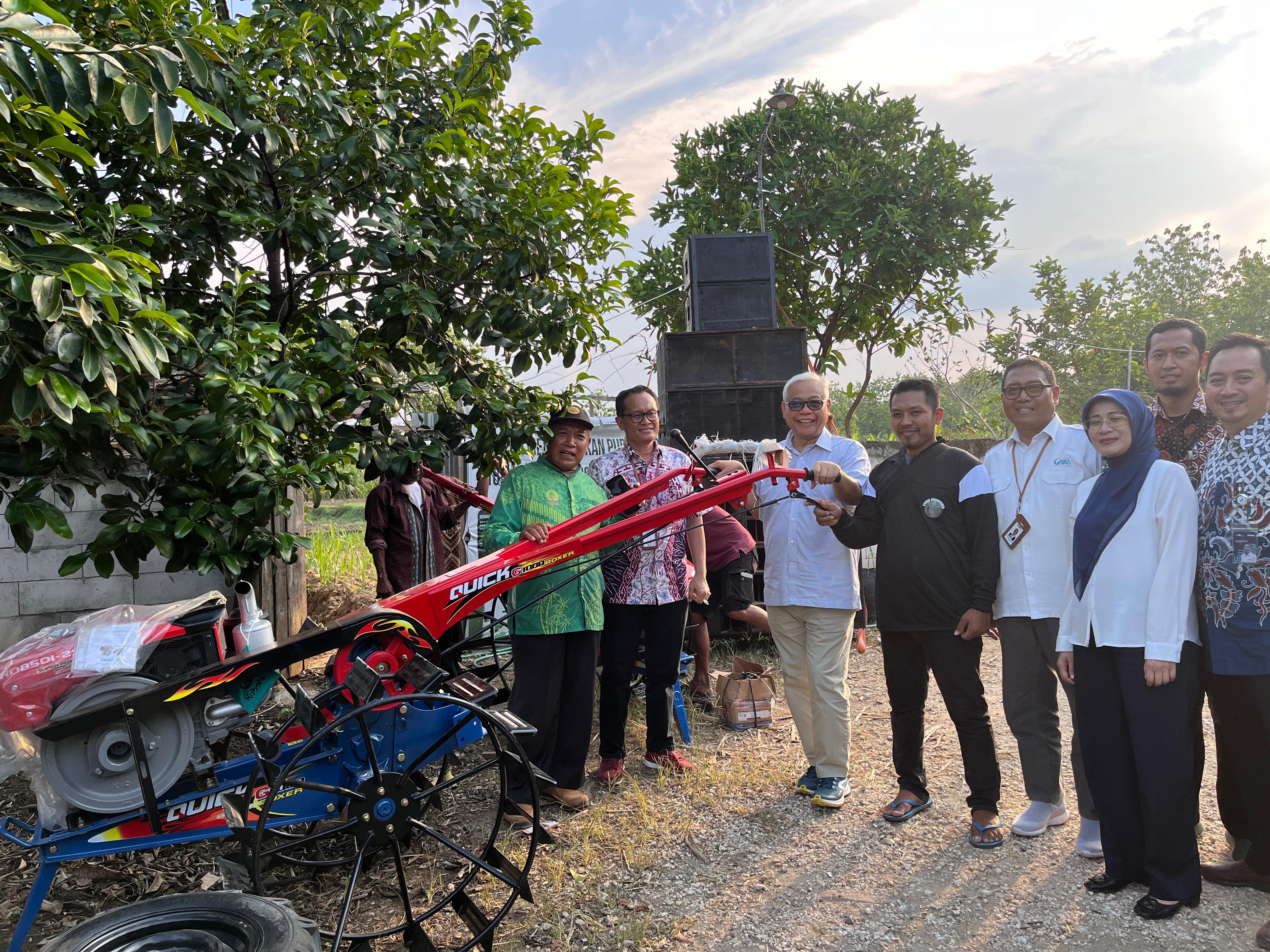 BULOG Berikan 4 Hand Traktor, Dukung Produktivitas Tebu