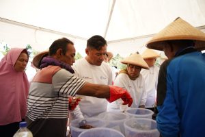 PIS Salurkan Air Bersih Ke Petani Labuan Bajo