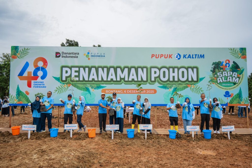 Pupuk Kaltim Tanam 1.977 Pohon Perkuat Program Penghijauan