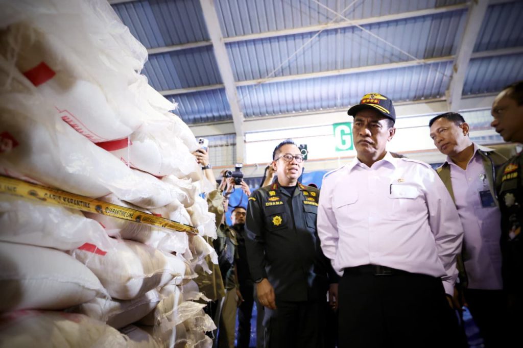 Mentan Amran Bongkar 1.000 Ton Beras Ilegal